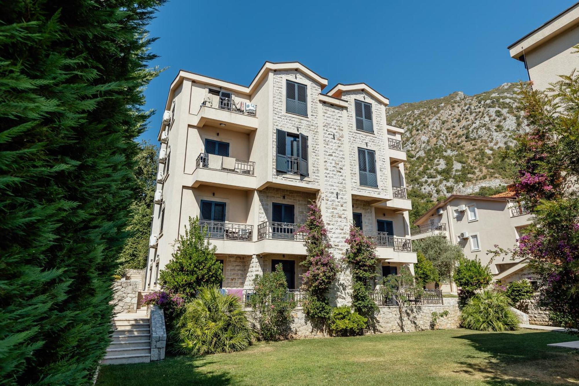 Bellezza Resort & Spa Котор Екстериор снимка