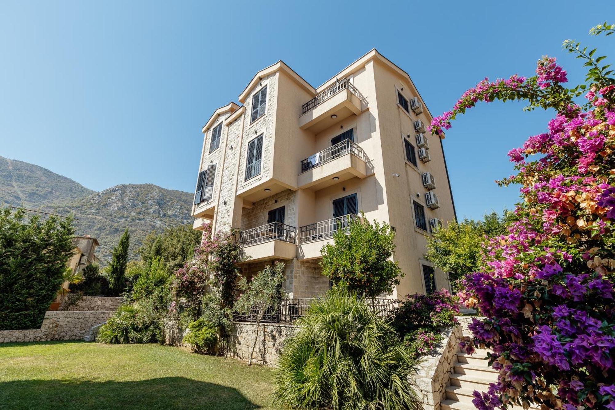 Bellezza Resort & Spa Котор Екстериор снимка