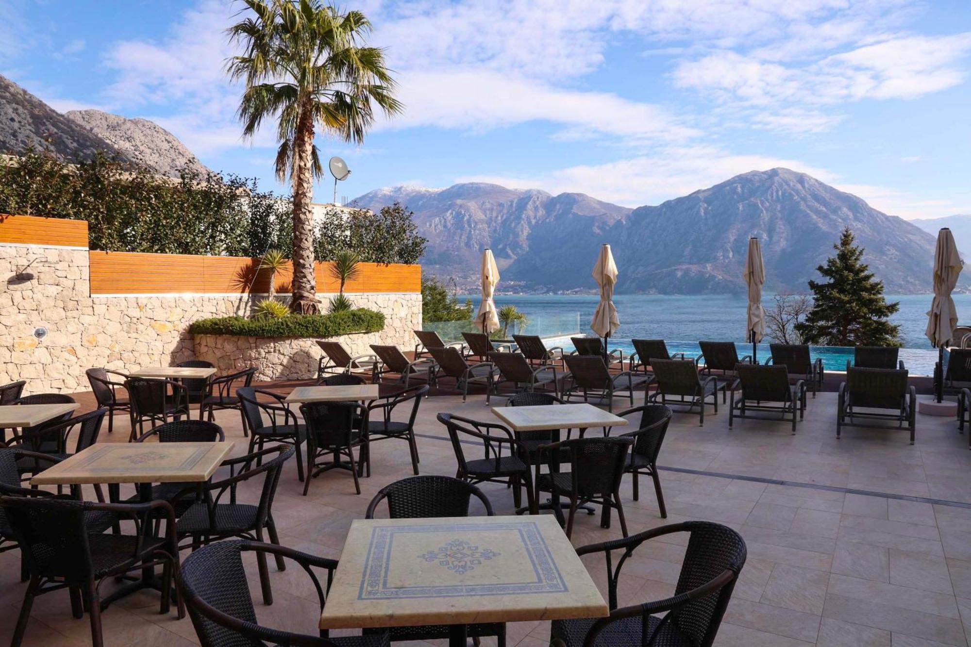 Bellezza Resort & Spa Котор Екстериор снимка